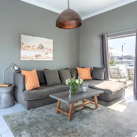 5 Options Guest House Bloubergstrand Exterior photo