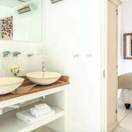 5 Options Guest House Bloubergstrand Exterior photo